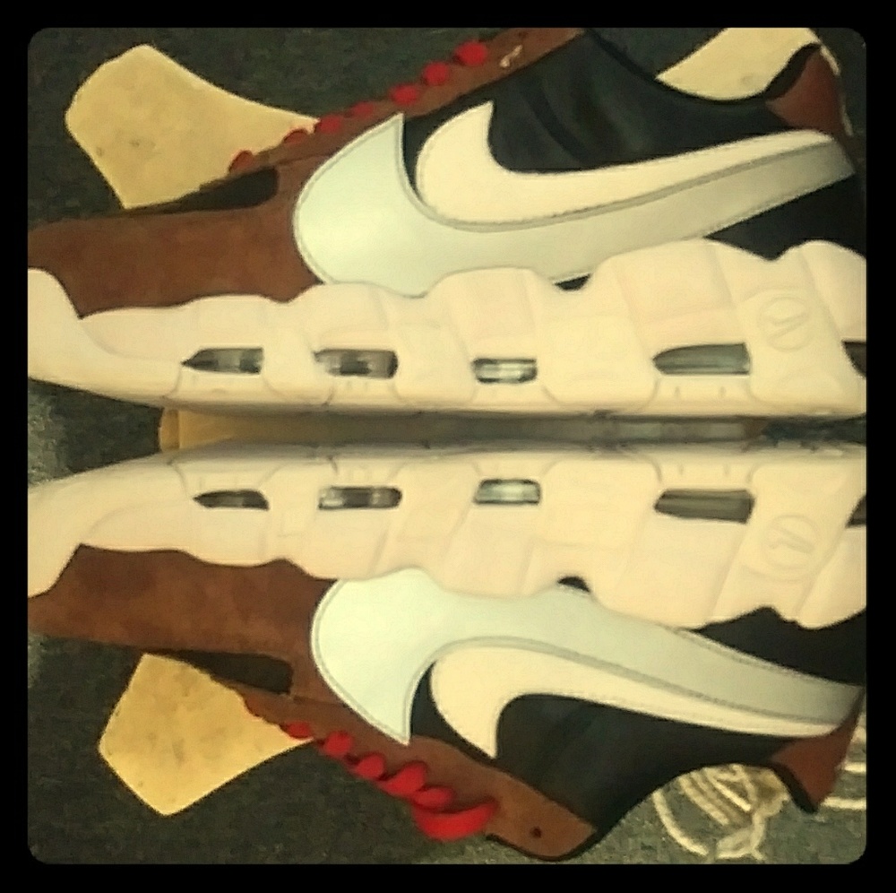 Nike More Uptempo Noir "Swoosh"